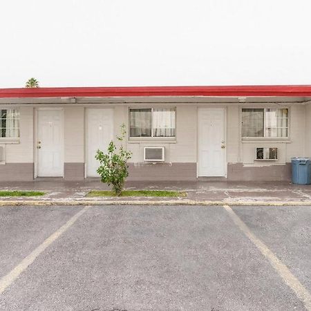 Oyo Gateway Motel Las Vegas North Strip/Fremont St. Area Екстериор снимка
