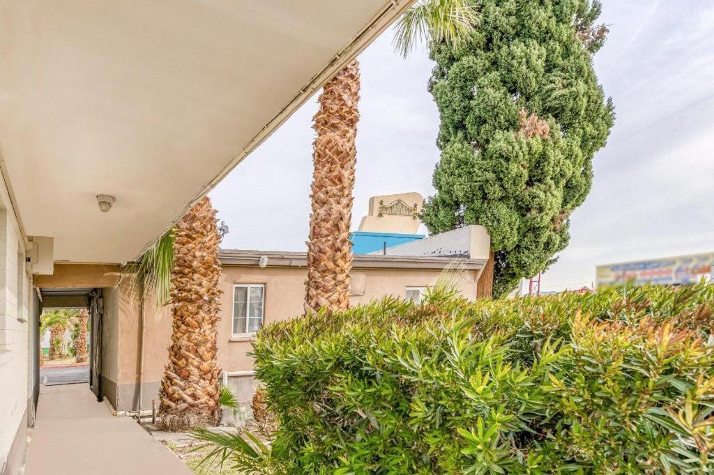 Oyo Gateway Motel Las Vegas North Strip/Fremont St. Area Екстериор снимка