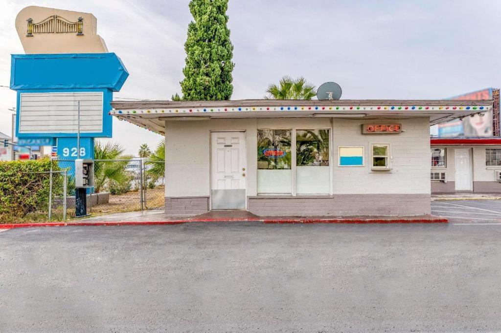 Oyo Gateway Motel Las Vegas North Strip/Fremont St. Area Екстериор снимка