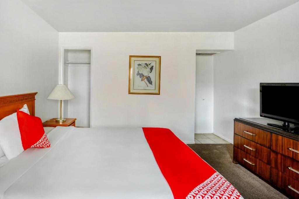 Oyo Gateway Motel Las Vegas North Strip/Fremont St. Area Екстериор снимка