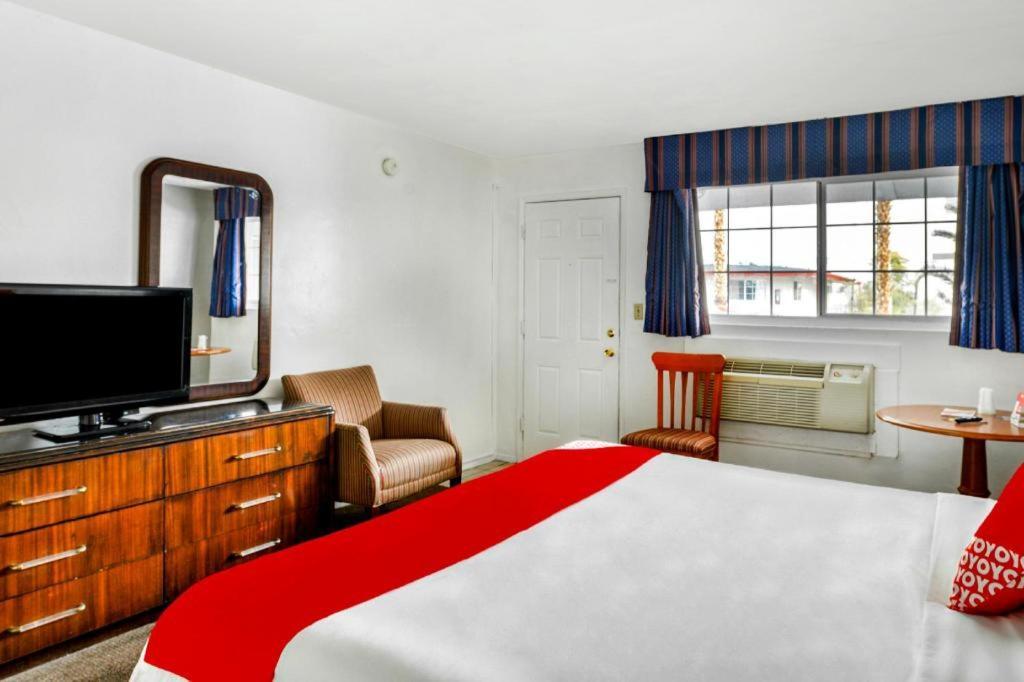 Oyo Gateway Motel Las Vegas North Strip/Fremont St. Area Екстериор снимка