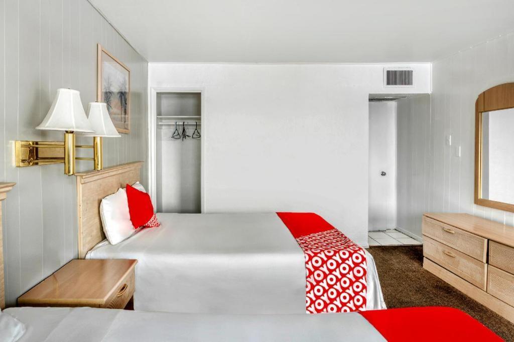 Oyo Gateway Motel Las Vegas North Strip/Fremont St. Area Екстериор снимка
