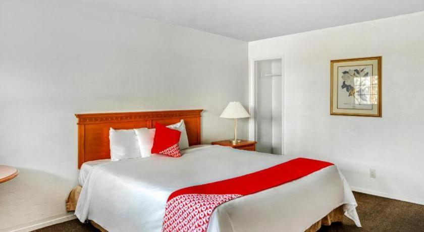 Oyo Gateway Motel Las Vegas North Strip/Fremont St. Area Екстериор снимка