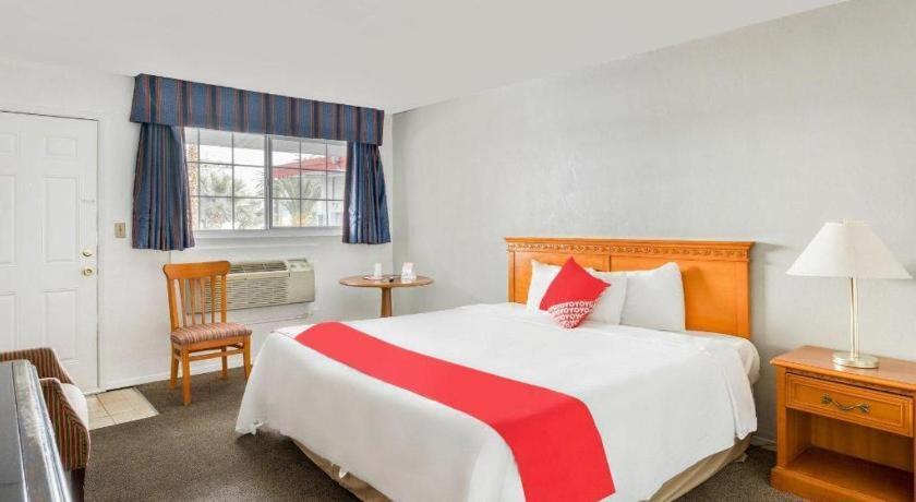Oyo Gateway Motel Las Vegas North Strip/Fremont St. Area Екстериор снимка
