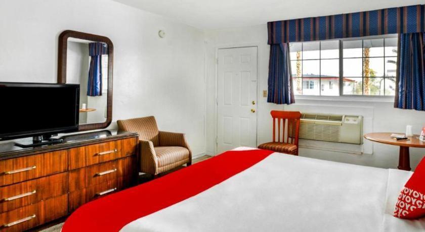 Oyo Gateway Motel Las Vegas North Strip/Fremont St. Area Екстериор снимка