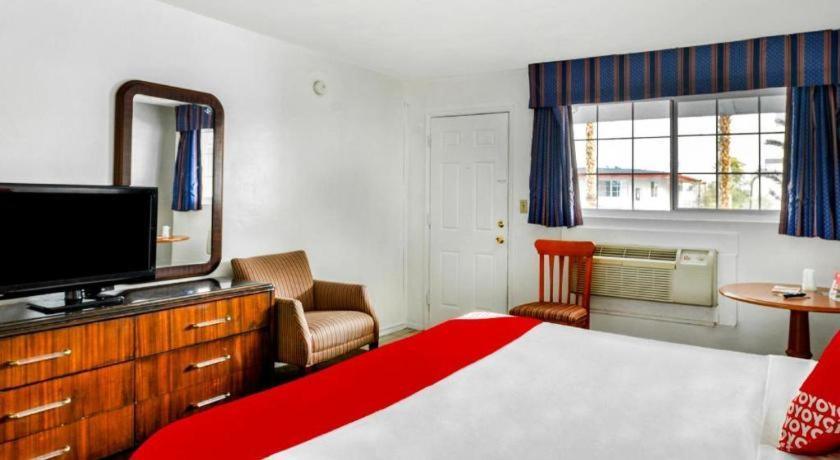 Oyo Gateway Motel Las Vegas North Strip/Fremont St. Area Екстериор снимка