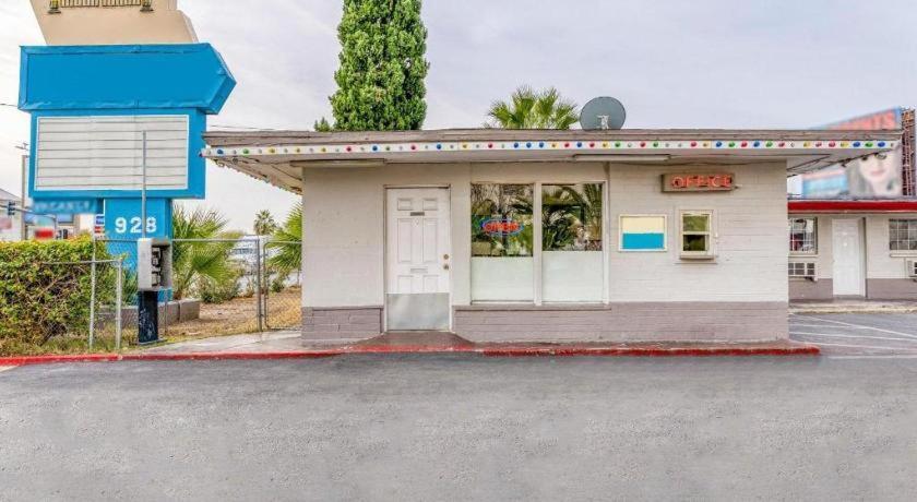 Oyo Gateway Motel Las Vegas North Strip/Fremont St. Area Екстериор снимка