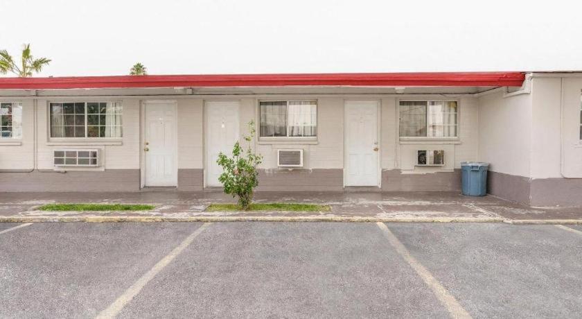 Oyo Gateway Motel Las Vegas North Strip/Fremont St. Area Екстериор снимка
