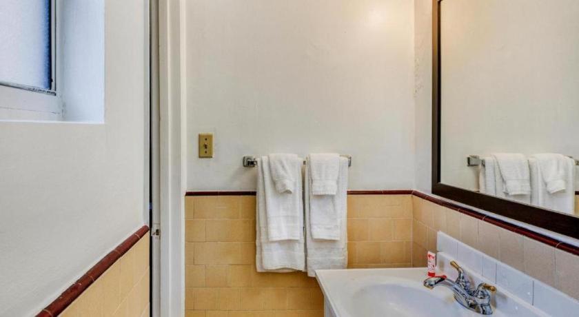 Oyo Gateway Motel Las Vegas North Strip/Fremont St. Area Екстериор снимка