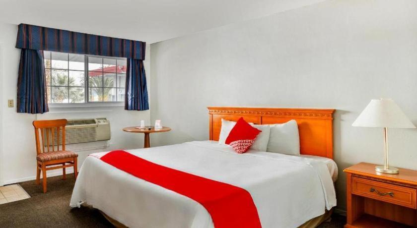 Oyo Gateway Motel Las Vegas North Strip/Fremont St. Area Екстериор снимка
