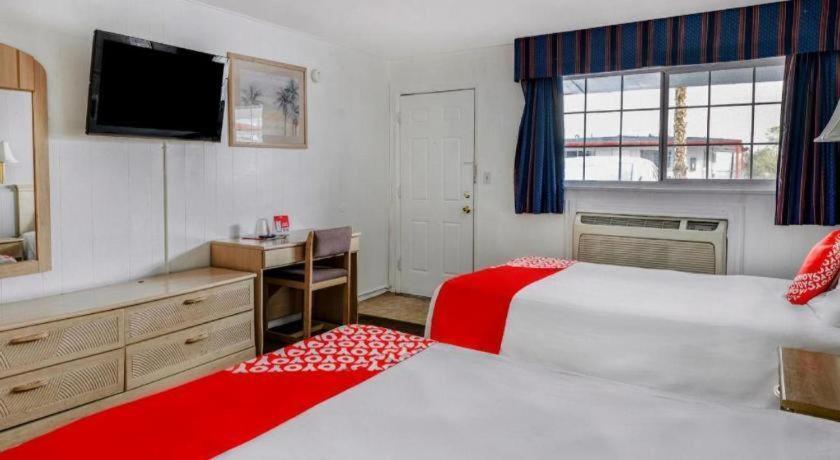 Oyo Gateway Motel Las Vegas North Strip/Fremont St. Area Екстериор снимка