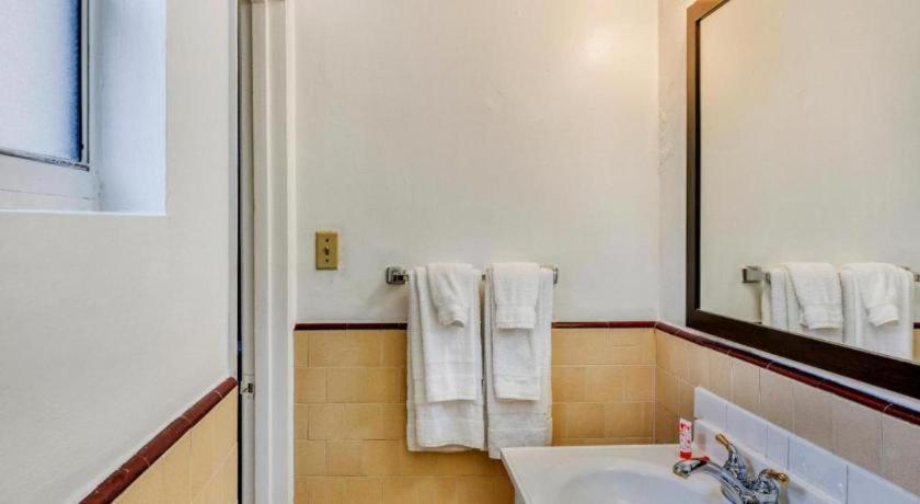 Oyo Gateway Motel Las Vegas North Strip/Fremont St. Area Екстериор снимка