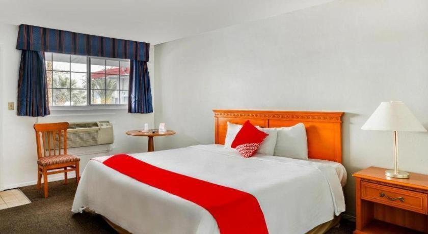 Oyo Gateway Motel Las Vegas North Strip/Fremont St. Area Екстериор снимка